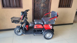 Triple Rider Scooter with Sliding Functionality