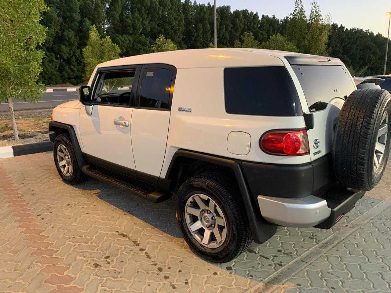 2022 White Toyota FJ Cruiser 4.0L-pic_1