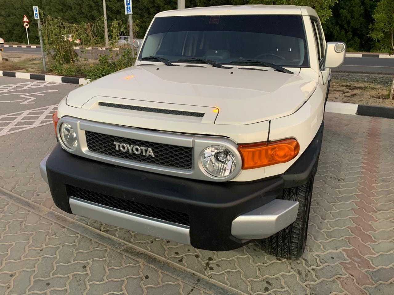 2022 White Toyota FJ Cruiser 4.0L-pic_4