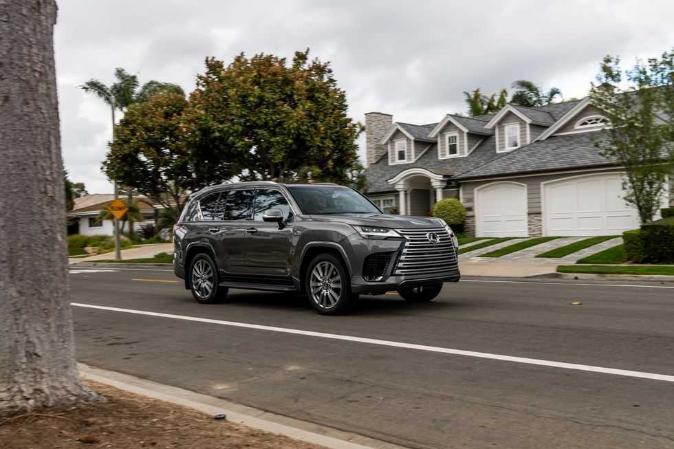 2022 LEXUS LX600 SIGNATURE EDITION | BRAND NEW | GCC SPEC WITH WARRANTY AND SERVICE CONTRACT-pic_2