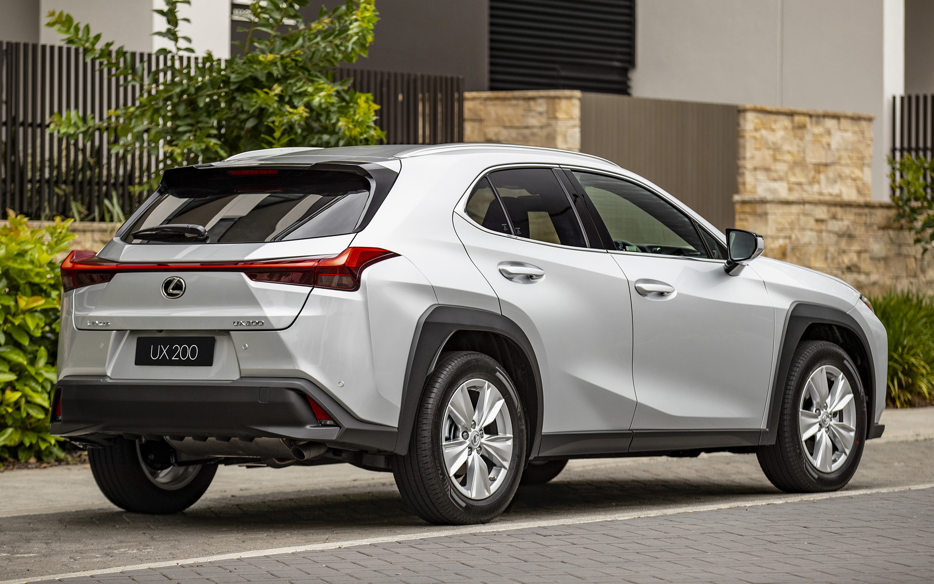 Lexus UX 200-pic_1