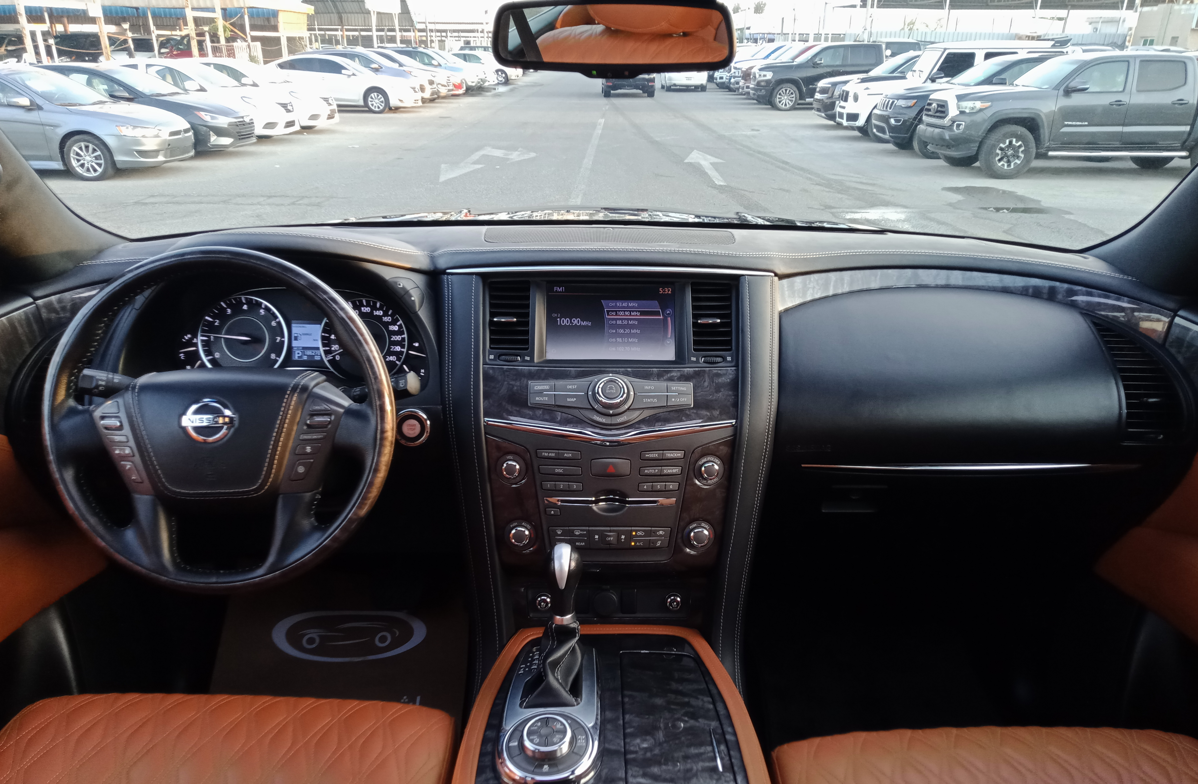 Nissan Patrol LE PLATINUM V8 5.6L Full Option Model 2011 Adapter New Look 2021-pic_3
