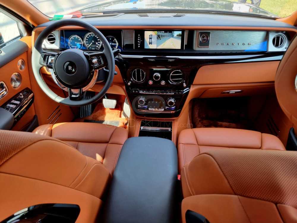 Rent Rolls Royce Phantom Extended 2021 in Dubai-pic_3