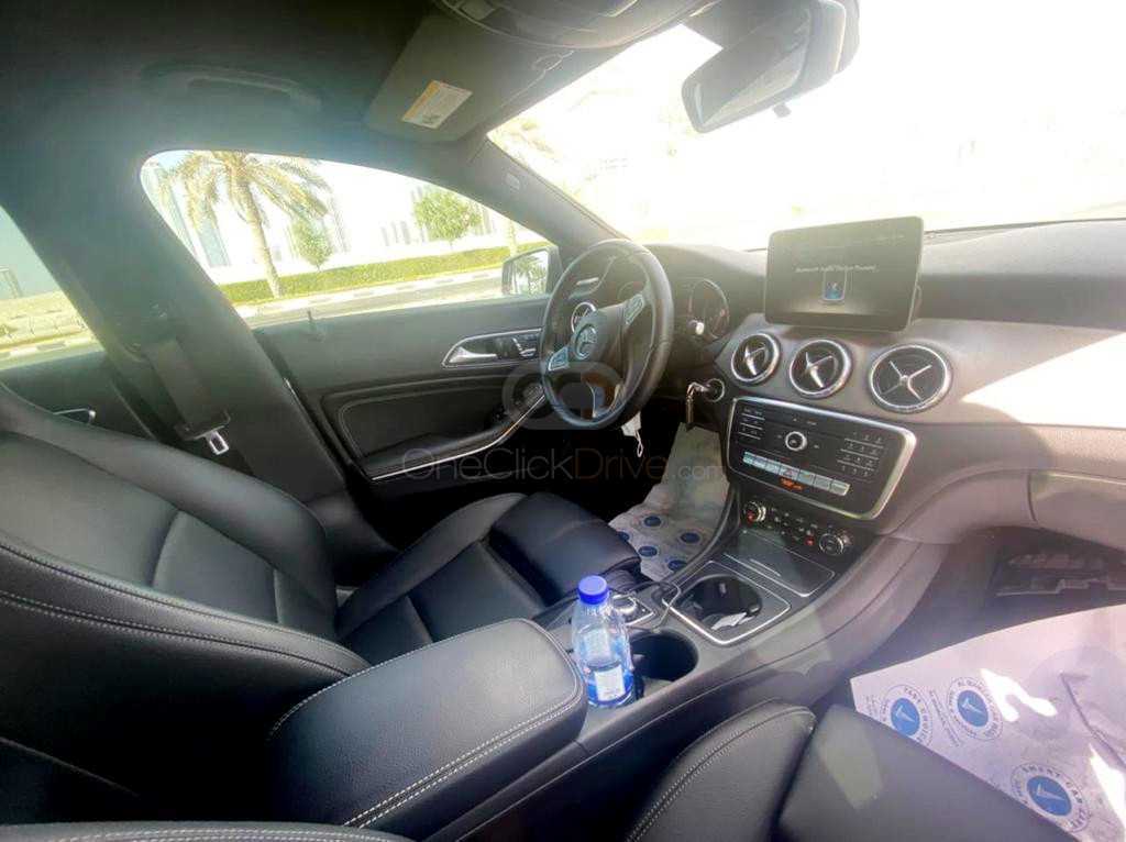 RENT MERCEDES BENZ E300 2022 IN DUBAI-pic_2