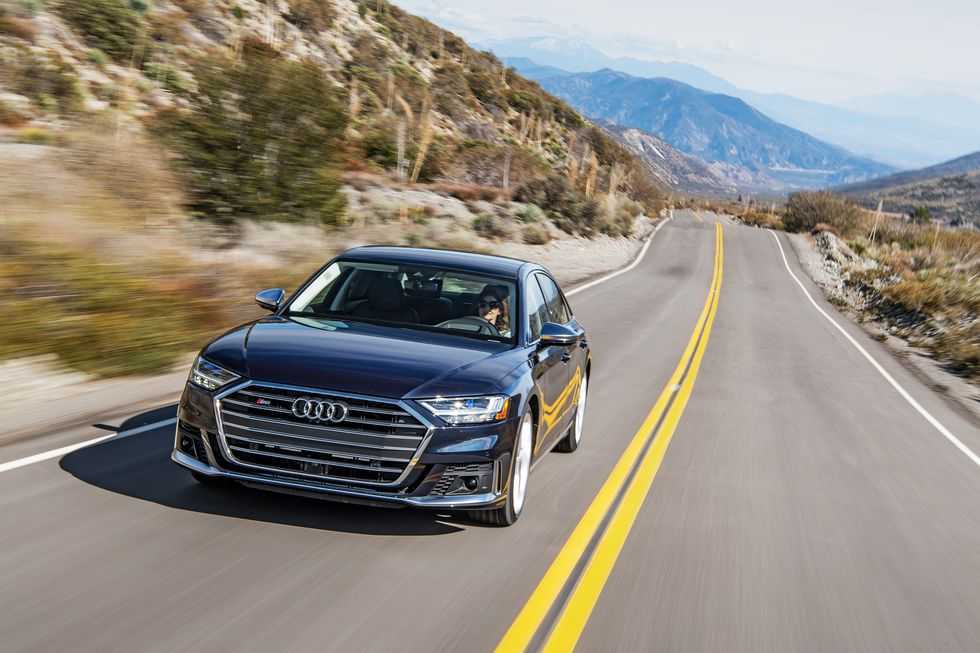 Rent an Audi S8 2020-pic_3