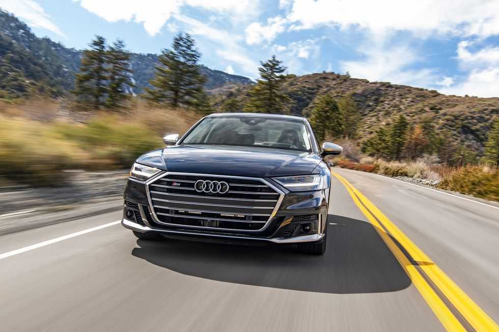 Rent an Audi S8 2020-pic_1