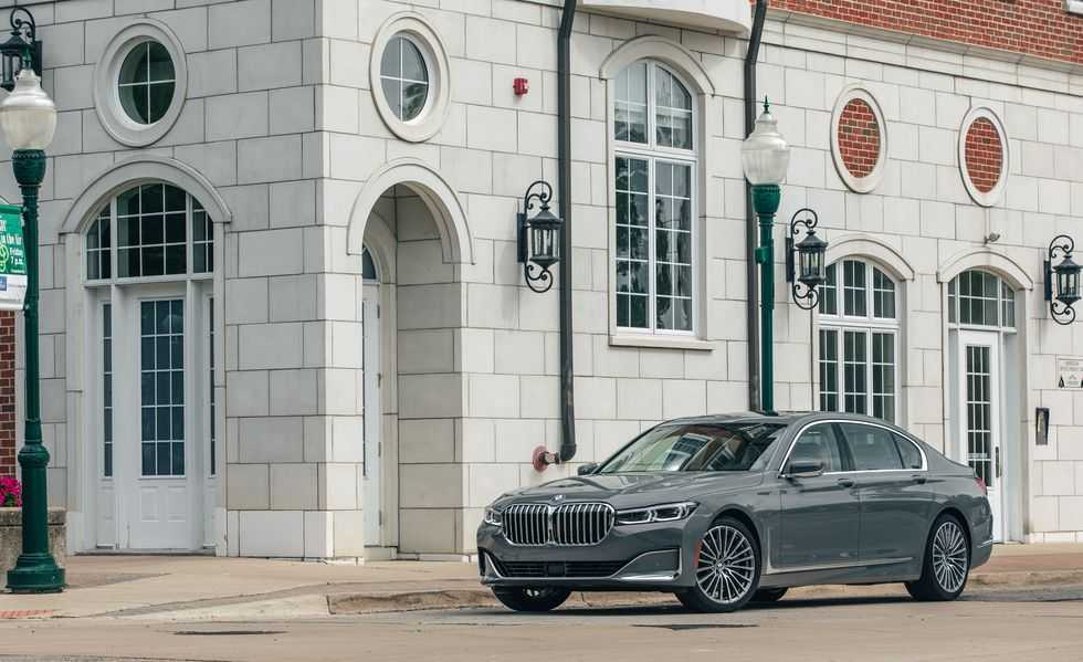 Rent 2018 BMW 750i M Sport-pic_2