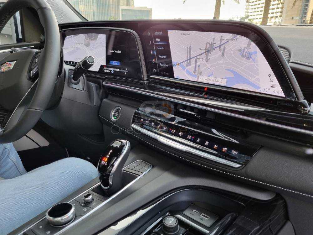 RENT CADILLAC ESCALADE PLATINUM SPORT 2022 IN DUBAI-pic_4